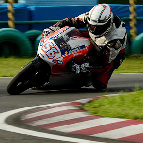 サーキットを攻める